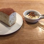 スガハラ - パン（フォカッチャ） + マスカルポーネ