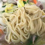 峰来軒 - 麺アップ