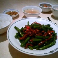 中国飯店 市ヶ谷店 - 牛肉とニンニクの芽辛味炒め