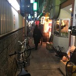 心斎橋鉄板焼き 蓮 - 路地です