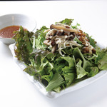武蔵野うどん じんこ - キノコとレタスのサラダ