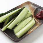 武蔵野うどん じんこ - 梅きゅうり