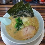 らーめん堂 仙台っ子 国分町店 - ラーメン650円。海苔増しは別皿です。