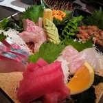 味き多 - お刺身盛りもよく吟味されています