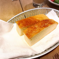 Osteria UVA RARA 横浜 - フォカッチャ