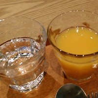 赤坂うまや 新宿 - [ドリンク] ミネラルウオーター & フレッシュジュース