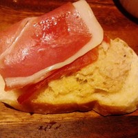 マヌエル タスカ ド ターリョ 丸の内店 - パンに塗るのです