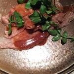 エクアトゥール - (2017年2月　訪問)牛肩ロースの陰にオマール海老と海老芋。ソースはフォンドボーにホースラディッシュを合わせたもの。