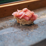 寿司栄 - 三厩産鮪のトロのミルフィーユの握り