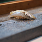 寿司栄 - かんぬき（さよりの別名）の握り