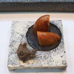 寿司栄 - 奥がブランデー手前が大吟醸のからすみ