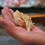 寿司栄 - 千葉の竹岡で獲れた赤座海老の握り（半身）