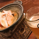 山形長屋酒場 - お通しの筑前煮とビール