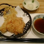 天ぷら新宿つな八 - [料理] 小エビの掻き揚げ & 穴子天 / 天つゆ