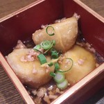 手打ちそば八轟 - お通し(じゃがいものひき肉あんかけ)