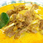 ジュンバタン・メラ - 牛肉のカレー。ココナッツのきいたインドネシアのカレーです。