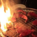 和牛焼肉食べ放題 肉屋の台所 - いきなり、多くのお肉、投げ入れ注意!!