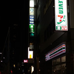 石の華 - 渋谷警察の方から坂を上がって見る、石の華が入るビルの様子