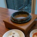 Kankoku Ryouri Bibimuk Ittehakataten - ご飯は１人前ふつ窯炊き。こびりついたのはお茶に浸してお茶漬け