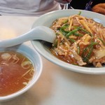 大弘軒 - ご飯物には必ず付くスープ、これがまたラーメンのスープとは違い美味