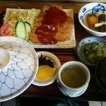 Yanoyoshi - ご飯と味噌汁は蓋付きで登場！