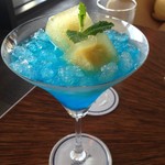 DUSIT THANI GUAM RESORT - タモンの海と空をイメージしたカクテル。パイナップル美味しかった