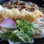 うどん華 - 肉えび天うどん（麺無料倍増）ZOOM