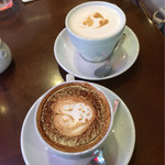 カフェ・カトル・ヴァン・ヌフ - カプチーノとフレーバーカフェラテ