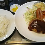 まんぷく亭 - ２回目訪問はハンバーグ（500円）。ハンバーグならダブル（600円）が良いでしょう。