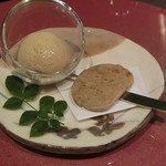 京松蘭はなれ - 五島列島のほうじ茶のアイスとかんころ餅