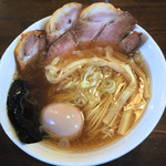 まるわ - 煮豚らーめん(醤油) + 煮玉子