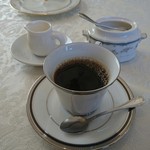 フランス料理 レストラン大澤 - 食後のコーヒー。美味い！最後まで隙無し！ 
      
      ブルーマウンテン？？？だと思うけど違うかも？？？誰か解る人いたら教えてくださいw 
      
      普段セブンのコーヒーくらいしか飲まないので適当です^^; 