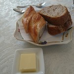 フランス料理 レストラン大澤 - パン。お代わり自由！クルミのパンお代わりしました〜