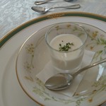 フランス料理 レストラン大澤 - 野菜のムース（カリフラワー）優しい味です。