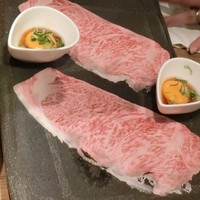 個室焼肉匠 - 驚愕の炙りユッケ590円。キレイなサシの入ったお肉です。