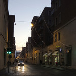 Osteria dei Pontefici - 夜明け前のバールとパトカー