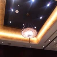 筑紫樓 銀座店 - 天井は高くお洒落