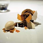 レフェルヴェソンス - 溶け合う〜熟成栗と山ぶどうのモンブラン、ブルーチーズのメレンゲ、ラムアイスクリーム