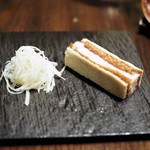 東京チャイニーズ 一凛 - ジャガイモのサラダ・カツサンド