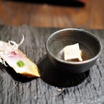 東京チャイニーズ 一凛 - 鯖のウーロン茶スモーク・クリームチーズの紹興酒漬け