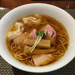 らぁ麺やまぐち - 「鶏ワンタンそば」1030円