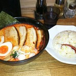 麺屋 黒琥 〜KUROKO〜 - 黒琥担々麺(1.5辛)チャーシュートッピング&チャーハン