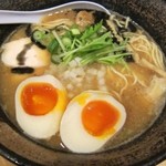 濃厚鶏ソバ 麺 ザ クロ - 濃厚焦がしニンニク鶏白湯SOBA味玉トッピング