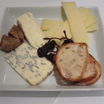 オ・ボルドー・フクオカ - チーズの盛合せ(3種類) 1800円