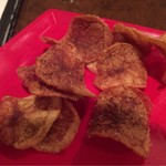 お通しのポテトチップス