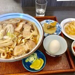 手打ちうどん たらっぺ - スタミナうどん(大盛)+天ぷら+きんぴら【料理】