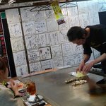 そぞ - 広島に来られた芸能人の方がよく立ち寄られるのも当店。ごくごく基本に忠実な、広島焼きをお出しできるお店なんです。