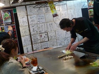 Sozo - 広島に来られた芸能人の方がよく立ち寄られるのも当店。ごくごく基本に忠実な、広島焼きをお出しできるお店なんです。