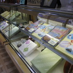 信勢堂総本店 - ショーケースの中