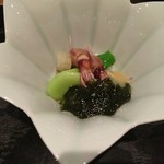 もちづき - ホタルイカ、空豆、子持ち昆布、からし味噌と海苔酢